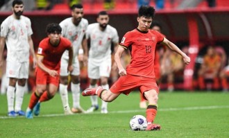 国足收官第2天，王钰栋留洋法甲重大突破，范志毅承诺帮他找关系