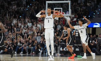 文班亚马开赛至今场均33.3分13.3篮板6盖帽 带队三连胜