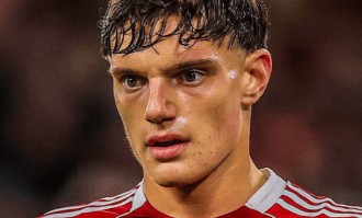 利物浦1亿欧签2大中卫，雅凯肩部重伤，莱奥尼仅踢了1场赛季报销