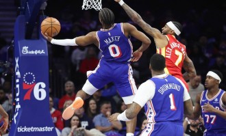 约翰逊32+10+5马克西空砍28分 老鹰胜76人